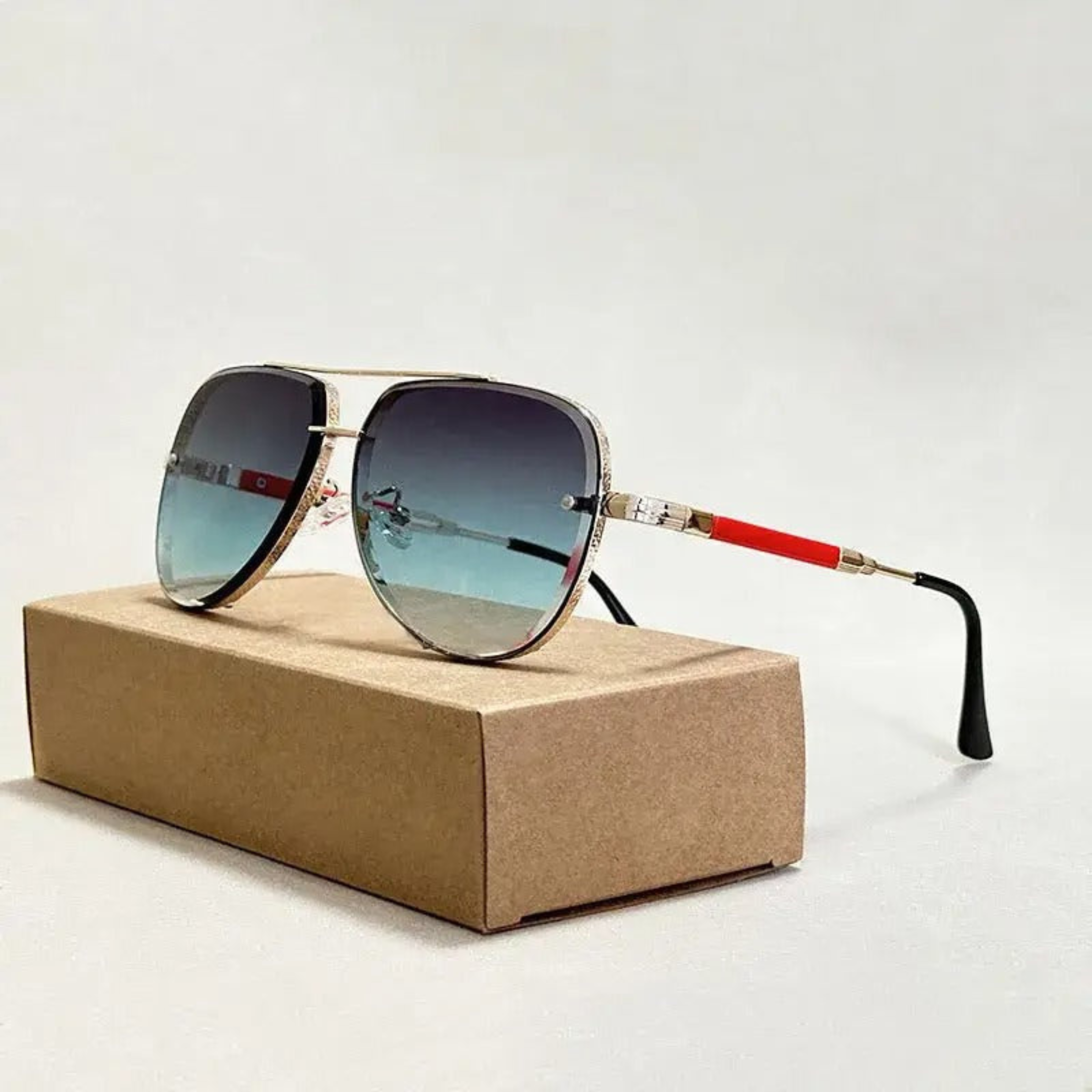 Aune™ | Episke Aviator-solbriller med skulpturerte gradientlinser