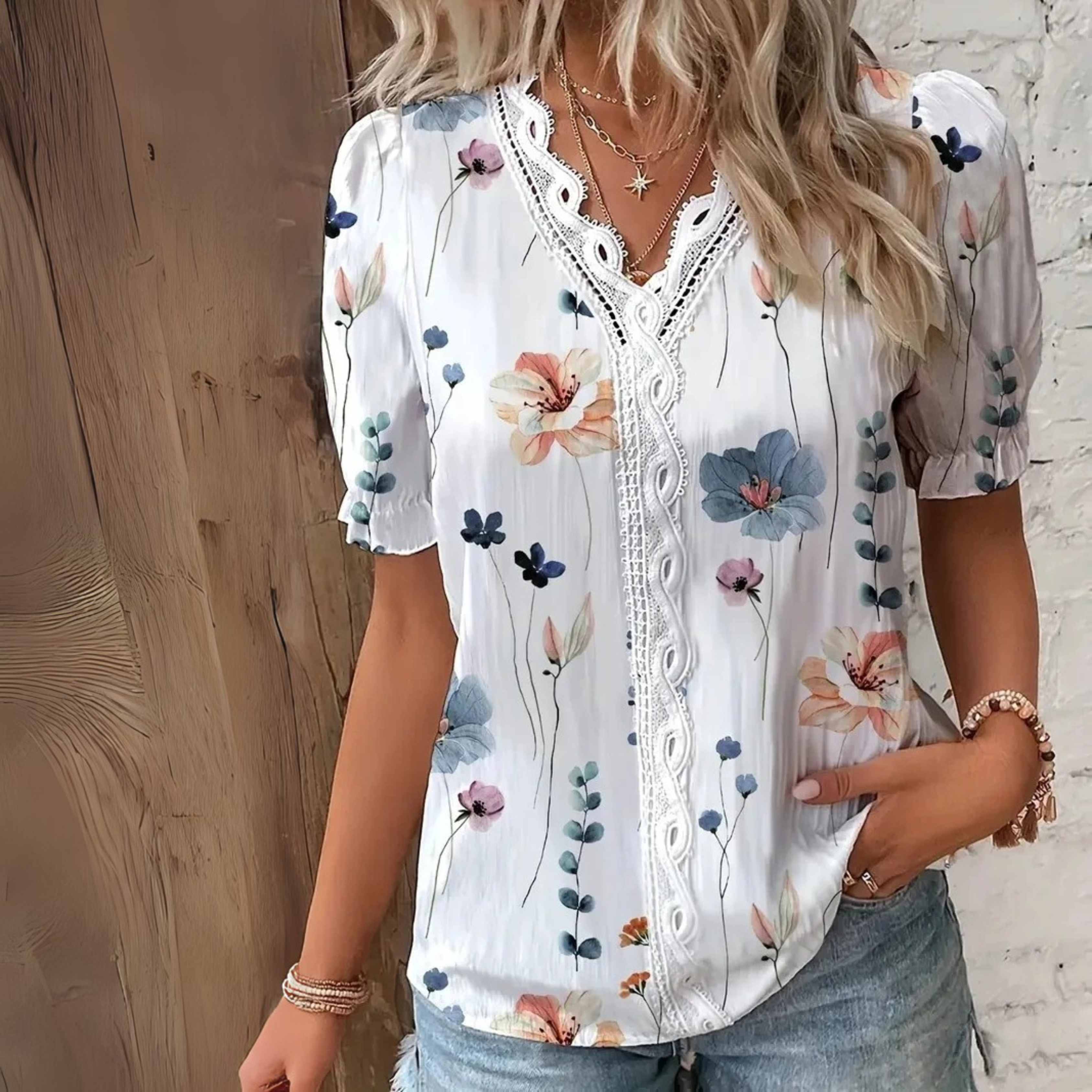 Kristiana™ | Lett feriebluse med solid farge, luftig design og sofistikert V-utringning