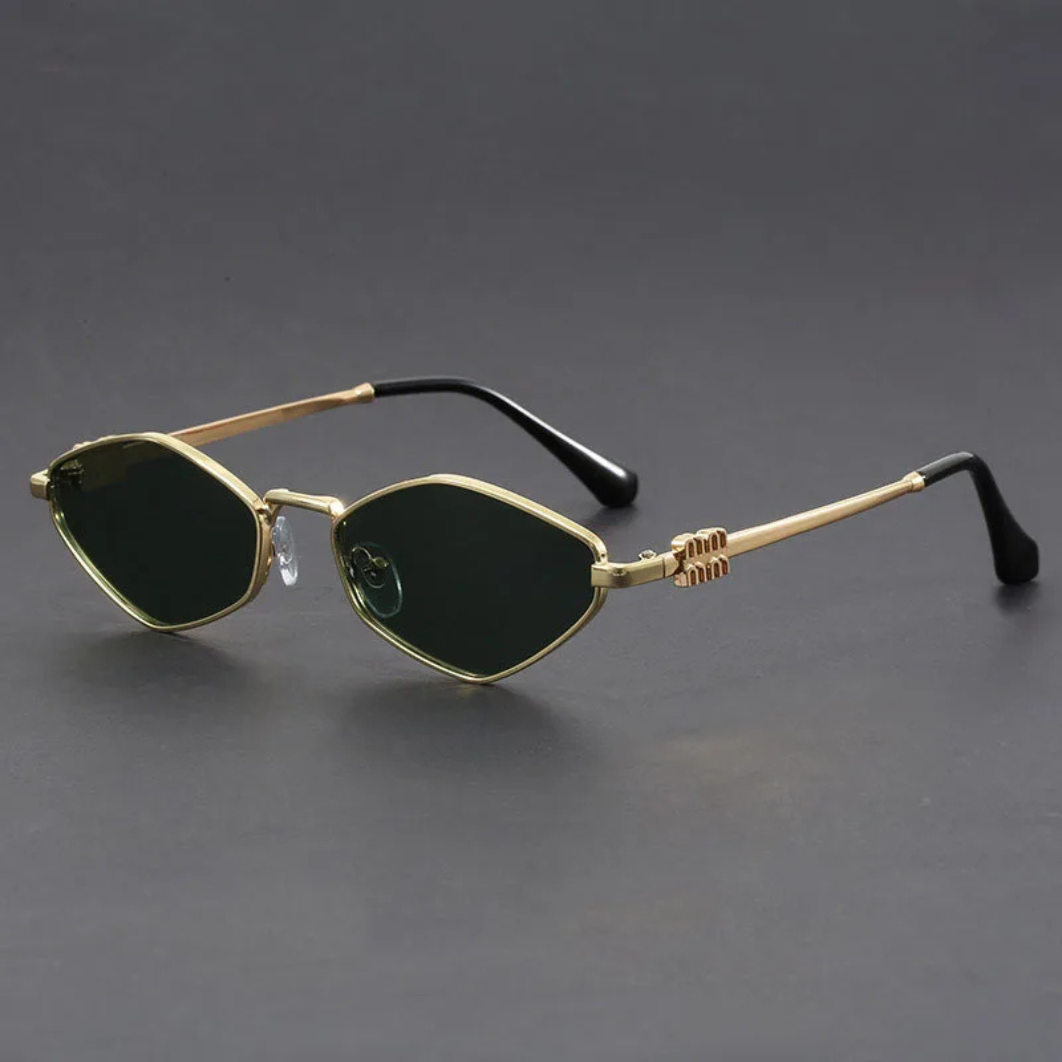 Eira™ | Elegante Cat-Eye Solbriller med Skarpe, Skulpturelle Linser