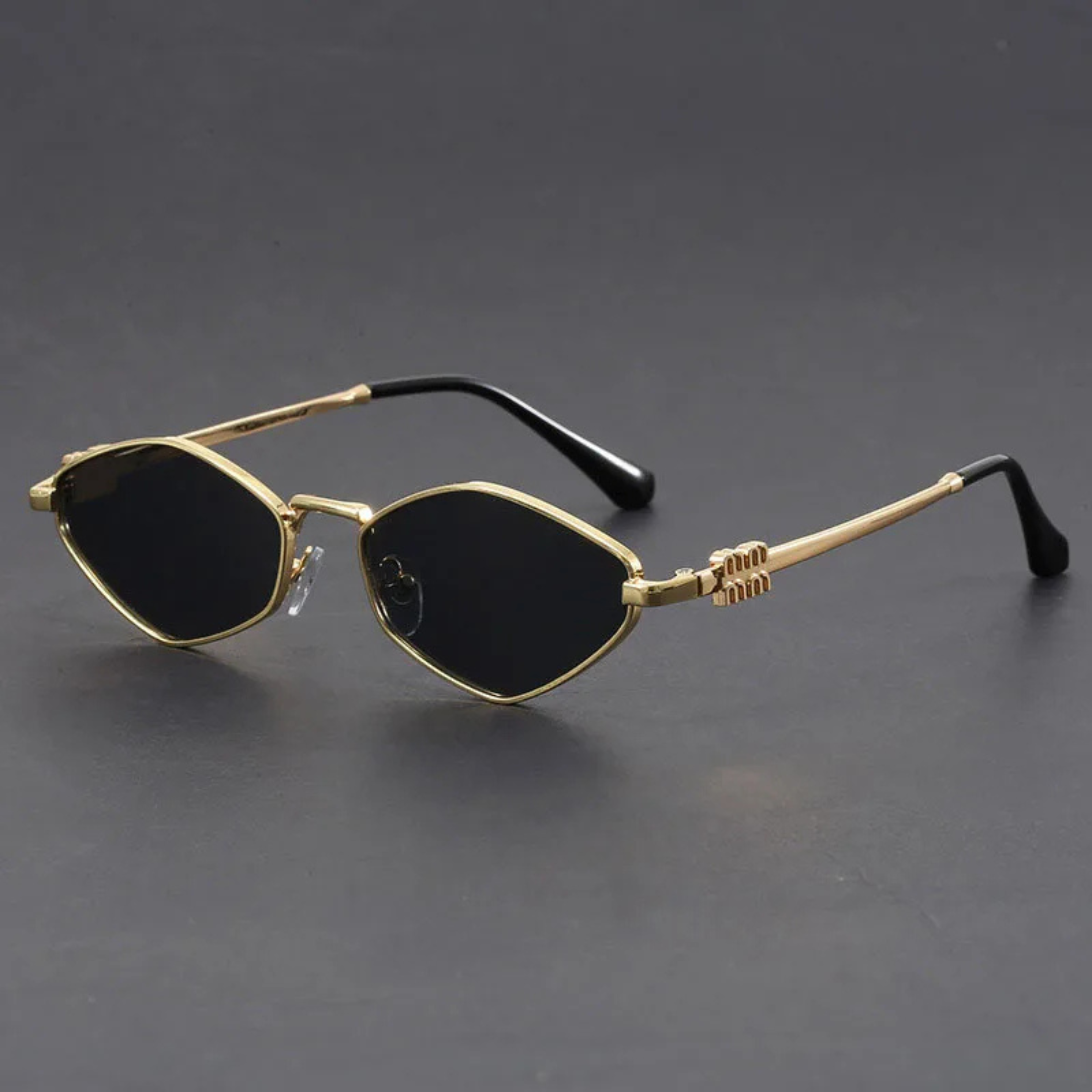 Eira™ | Elegante Cat-Eye Solbriller med Skarpe, Skulpturelle Linser