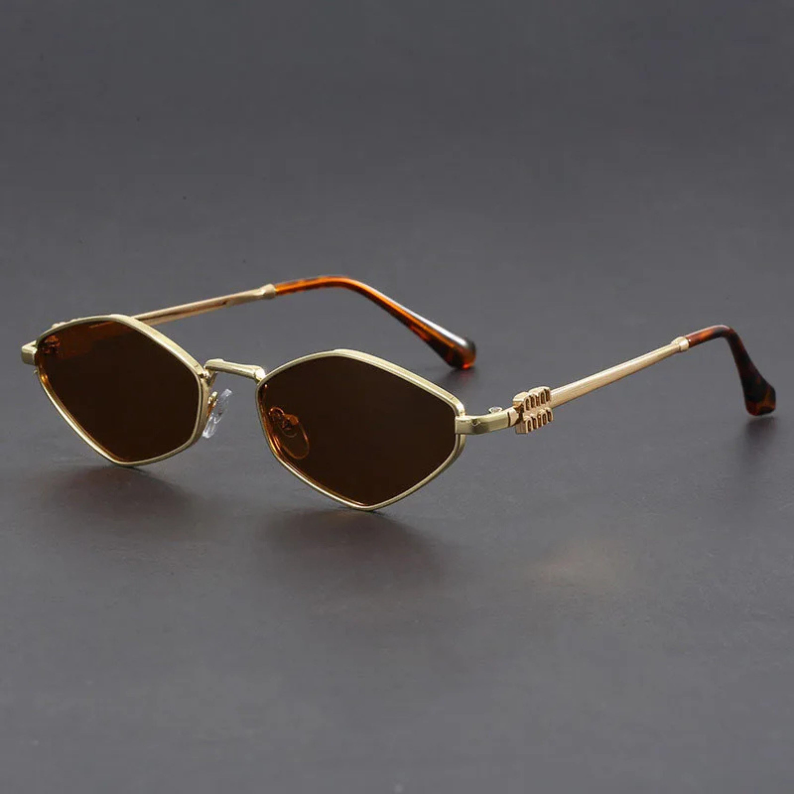 Eira™ | Elegante Cat-Eye Solbriller med Skarpe, Skulpturelle Linser