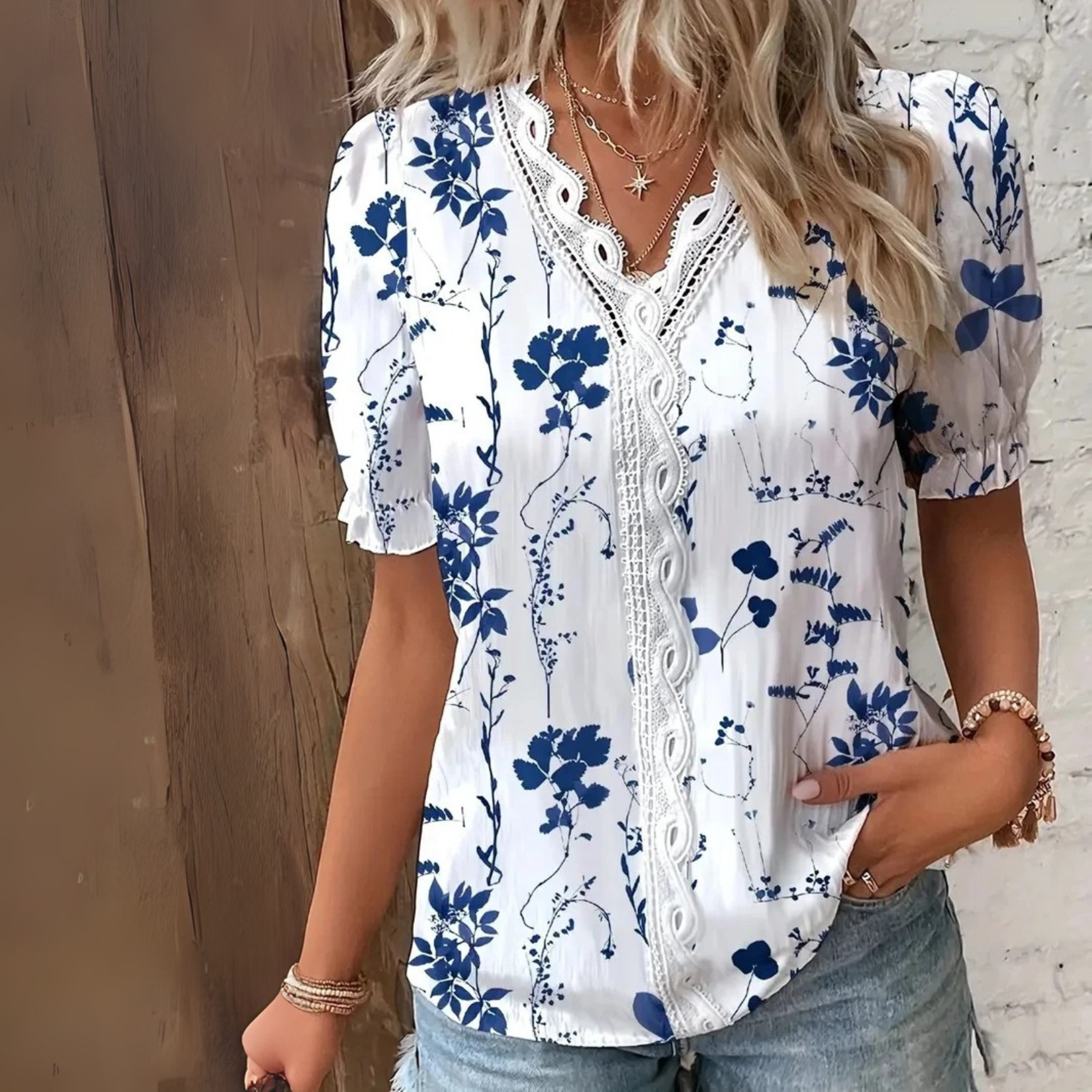 Kristiana™ | Lett feriebluse med solid farge, luftig design og sofistikert V-utringning