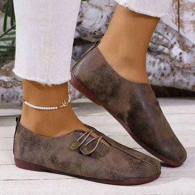 Klaudia™ | En semsket loafer som beveger seg med deg