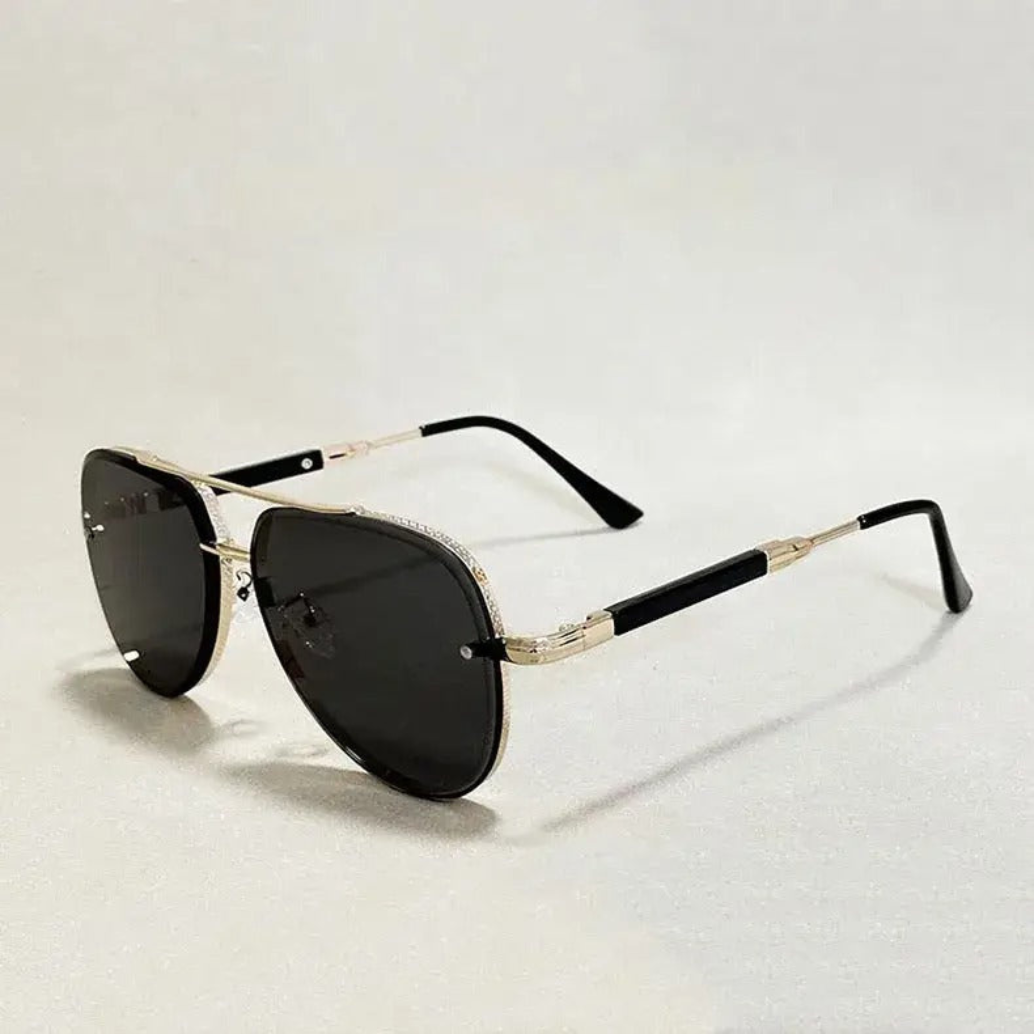 Aune™ | Episke Aviator-solbriller med skulpturerte gradientlinser