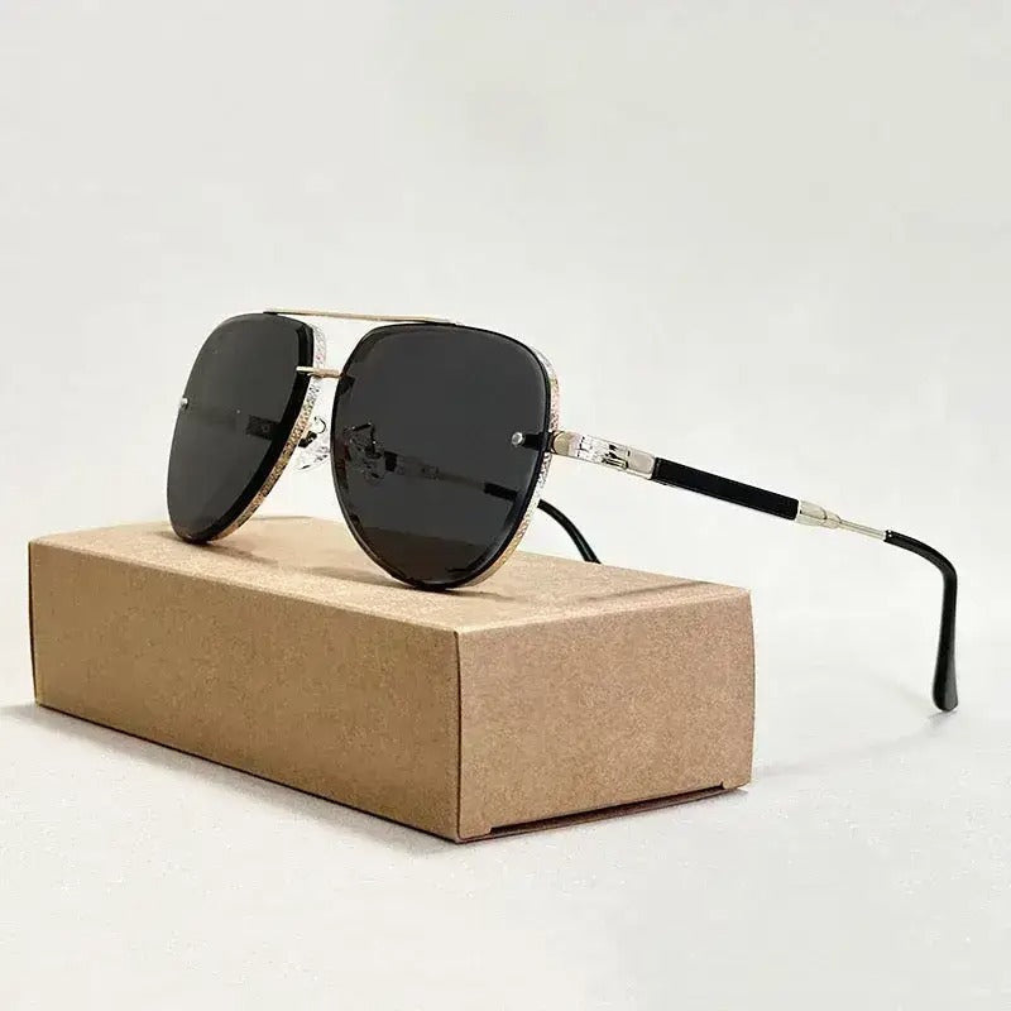Aune™ | Episke Aviator-solbriller med skulpturerte gradientlinser